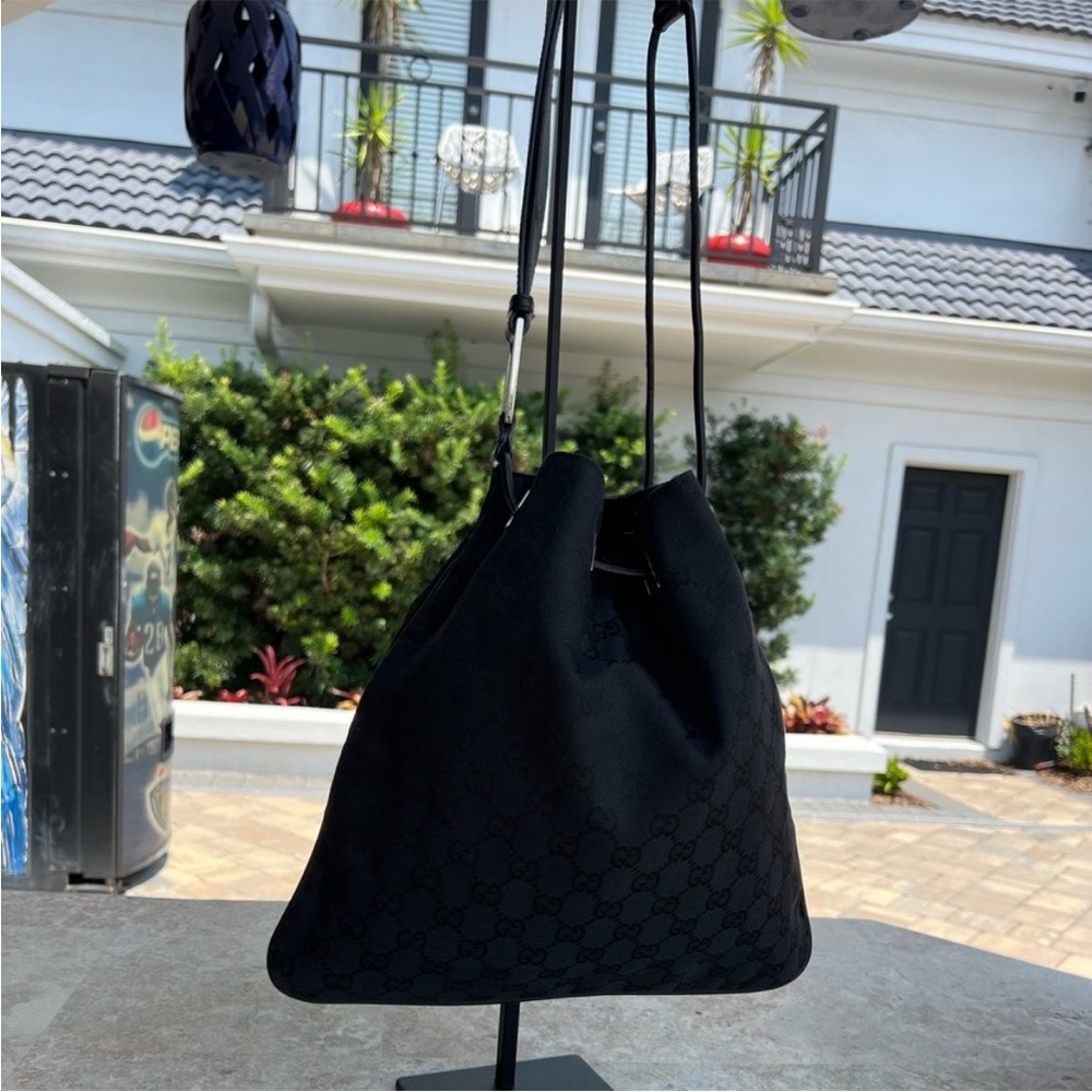 Gucci drawstring style shoulder bag black canvas - Picture 2 of 11